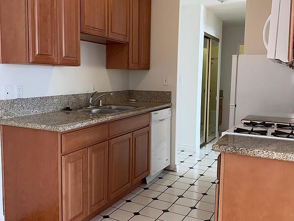 4th image of 1901 Manning Ave #8