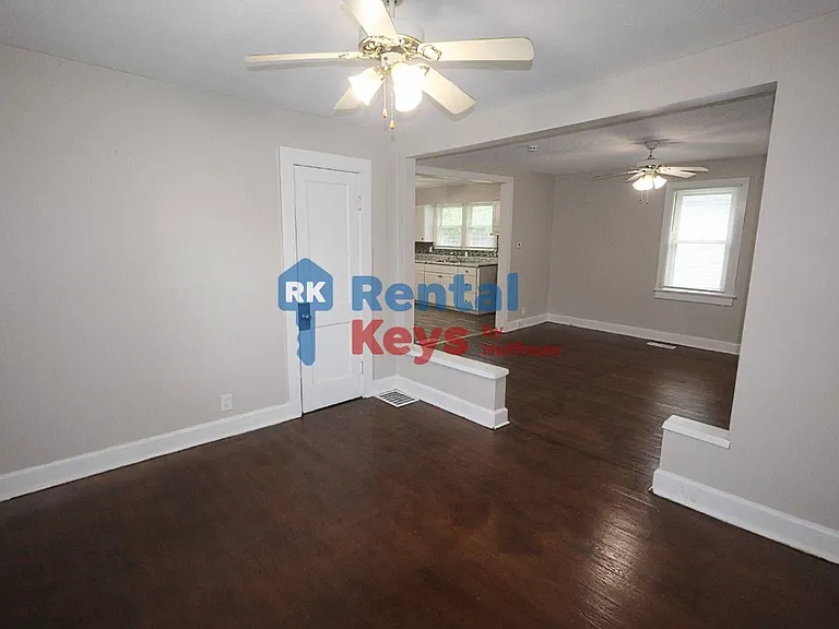 112 N Woods Ave — Photo 6