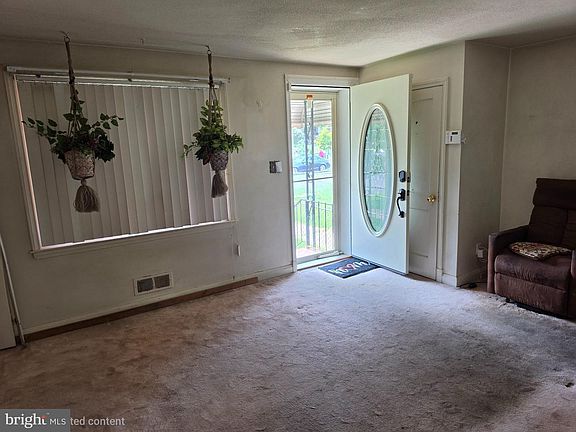 3rd image of 639 Lucia Ave