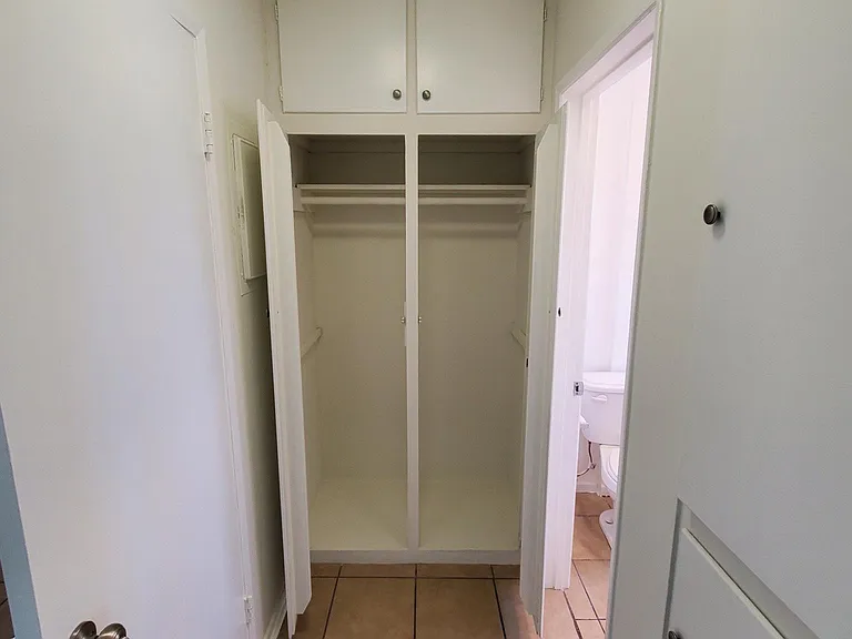 5760 Whitsett Ave #J — Photo 10
