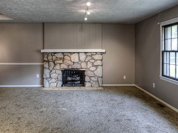 4th image of 3648 S 102nd St