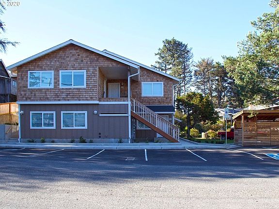 3rd image of 124 N Larch St #103