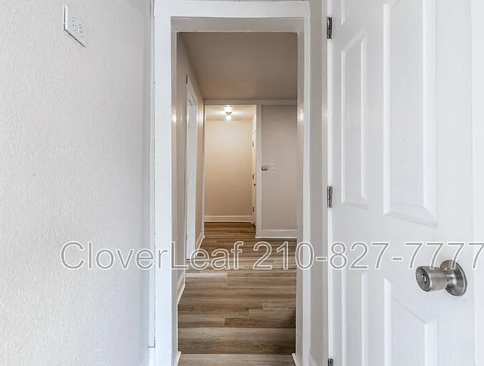 230 Paramount Ave — Photo 9