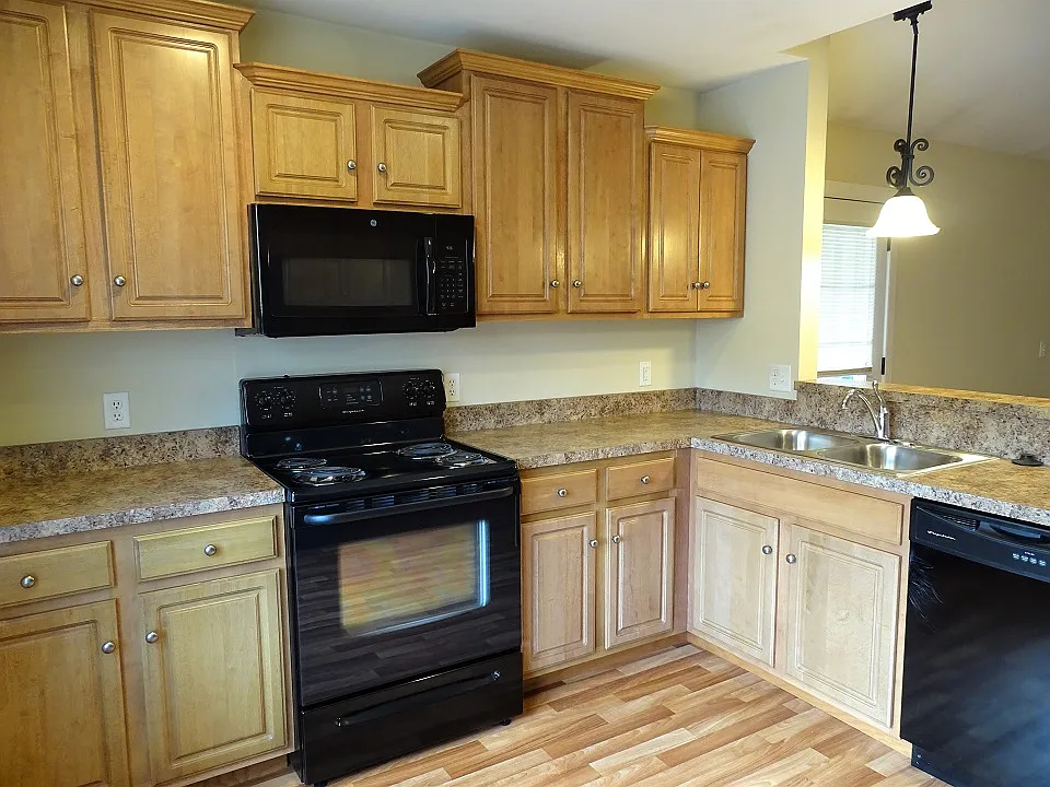 Stonecreek Court — Photo 2