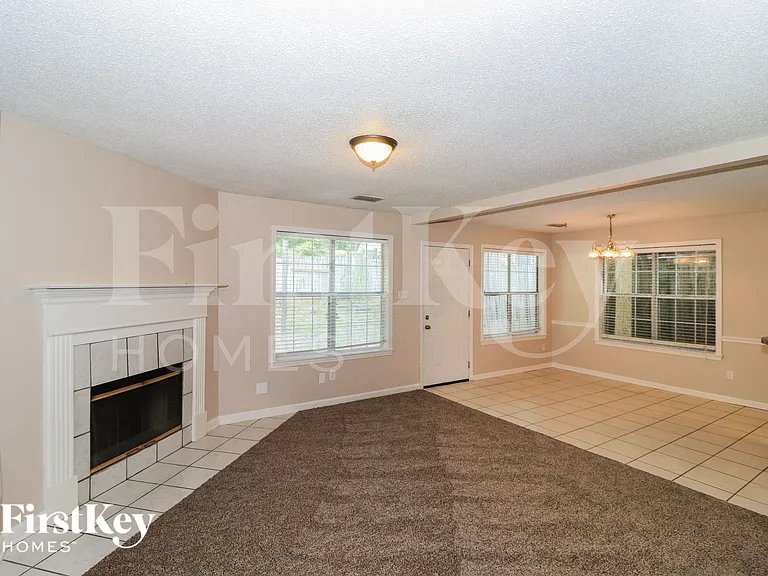 1049 Nolan Ln — Photo 3