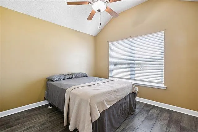 304 Balboa Dr — Photo 9