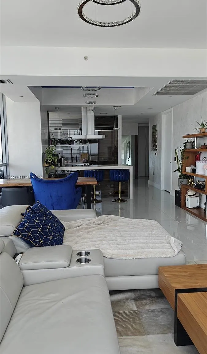 2 bed, 2.5 bath, 1647 sqft, $7,000 — Photo 3