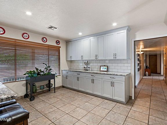 4th image of 728 W WOOD Drive
