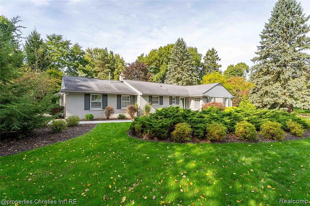 3 bed, 2.5 bath, 2119 sqft, $3,650 — Photo 2