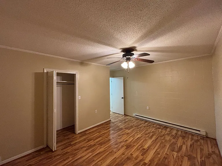 310 W Chestnut St — Photo 4