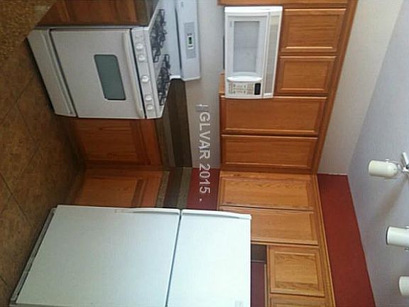 5th image of 9133 White Eyes Ave