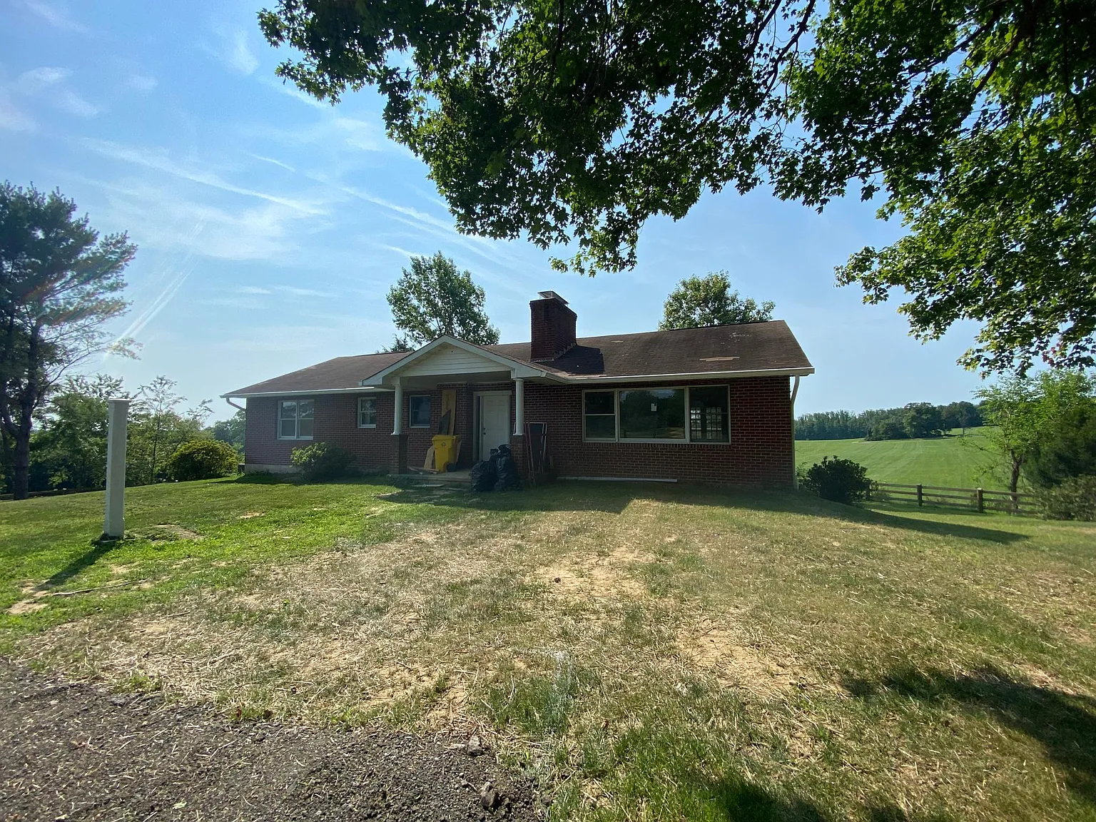 3 bed, 3600 sqft, $3,500 — Photo 2