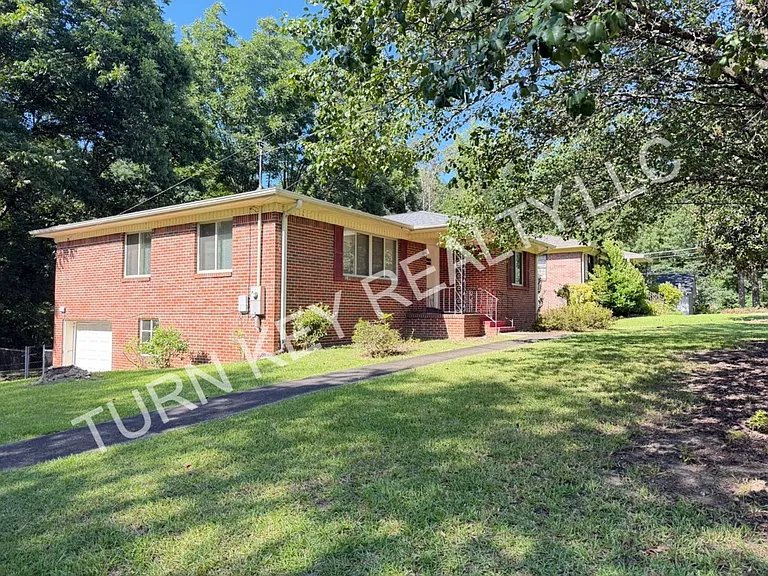320 Park Rd — Photo 3