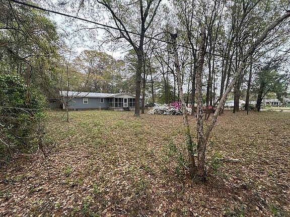 3rd image of 829 Lewis Rd