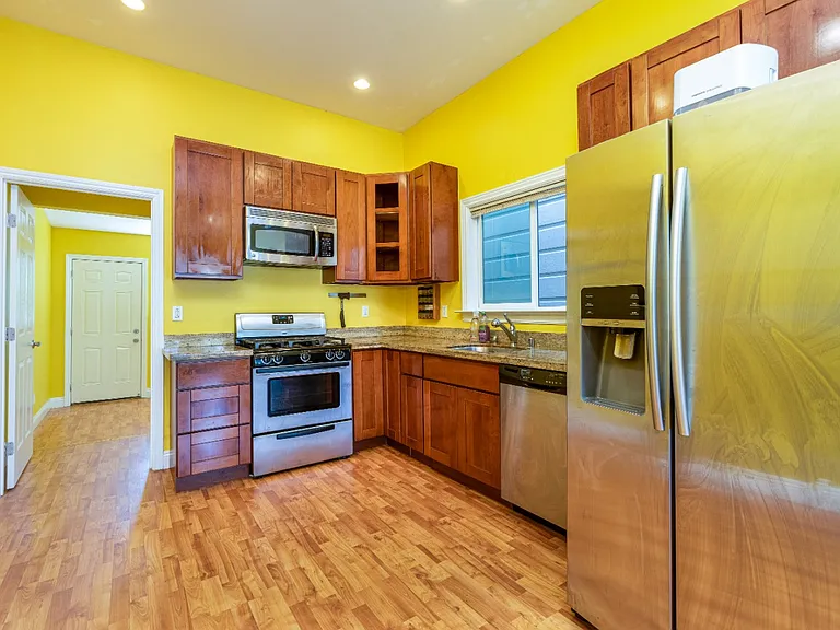 1324 Campbell St #A — Photo 3