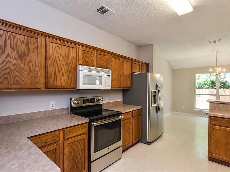 2404 Glenhaven Dr — Photo 9