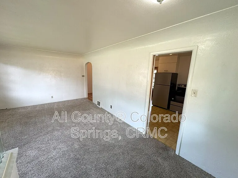 1407 E Platte Ave — Photo 3
