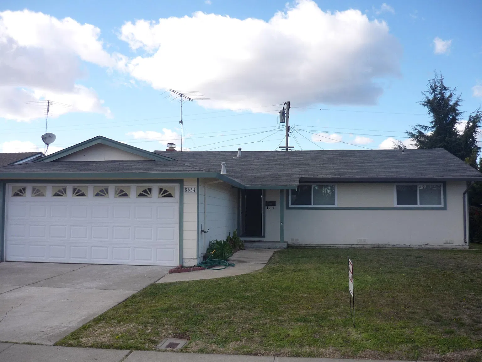 3 bed, 1204 sqft, $4,100 — Photo 2