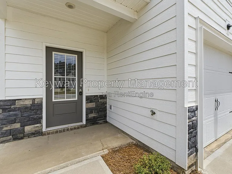 228 Linsmore Ln — Photo 2