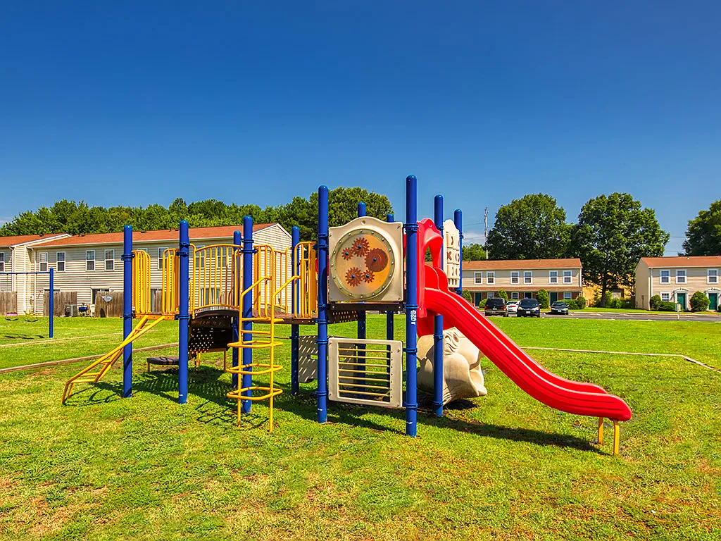 Woodbriar Apartments — Photo 4