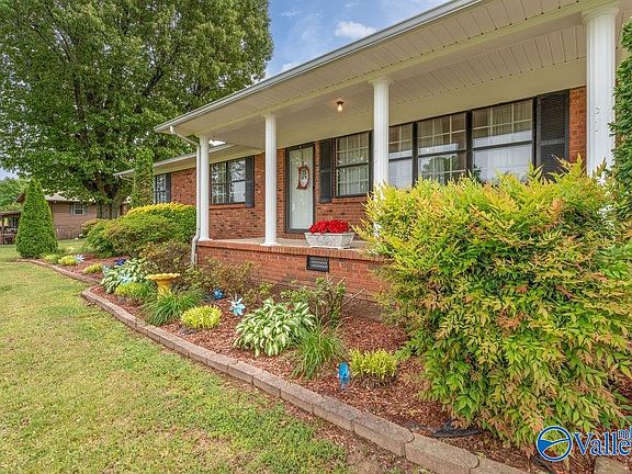 5th image of 523 Bluff Rd