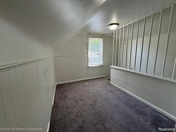 5th image of 19216 Woodside St
