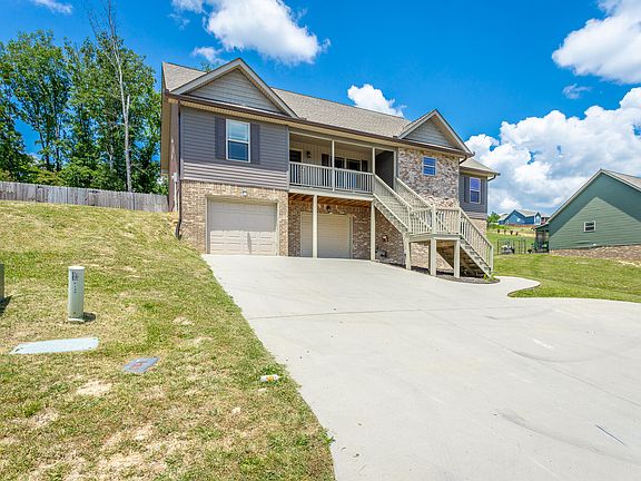 3rd image of 136 Briar Meadow Trl SE