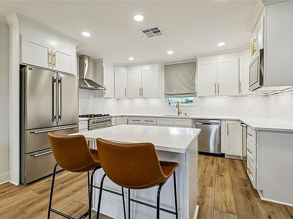 3rd image of 416 Jade Ave