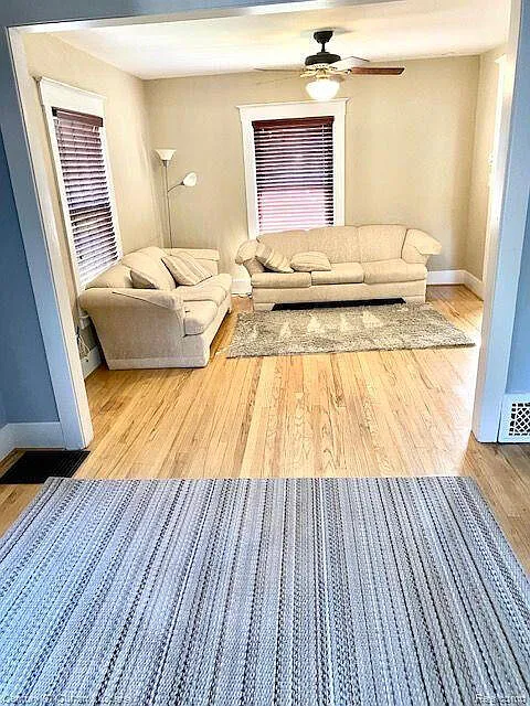 3 bed, 2.0 bath, 1698 sqft, $2,500 — Photo 4