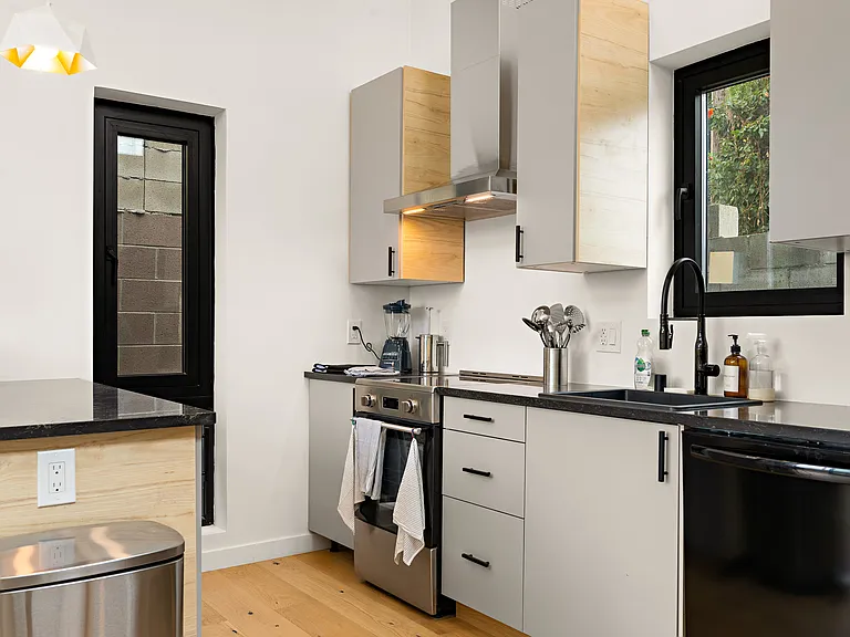 5204 Baltimore St #1/2 — Photo 38