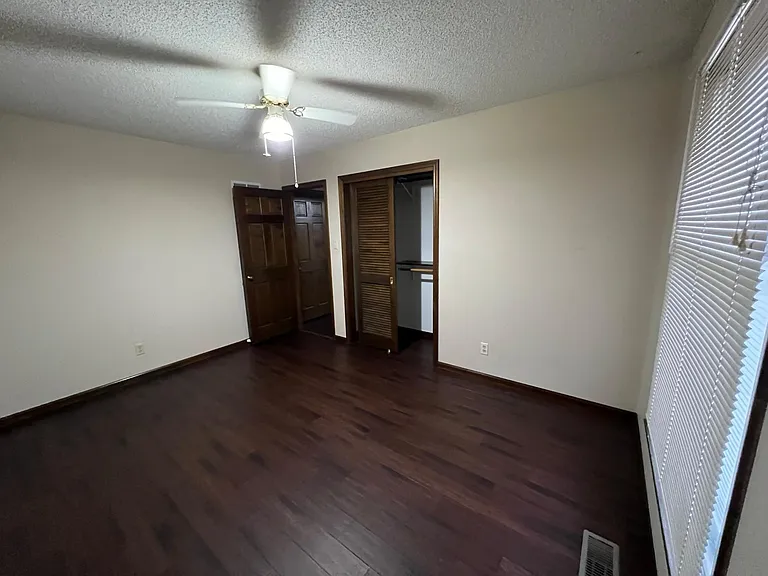 5921 SW 28th Ter — Photo 15