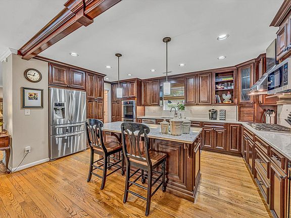 3rd image of 402 Anchor Dr