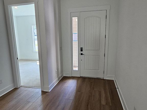 3rd image of 101 ERLKING Court