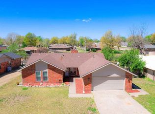 2412 Kingston Rd, Ponca City, OK 74604
