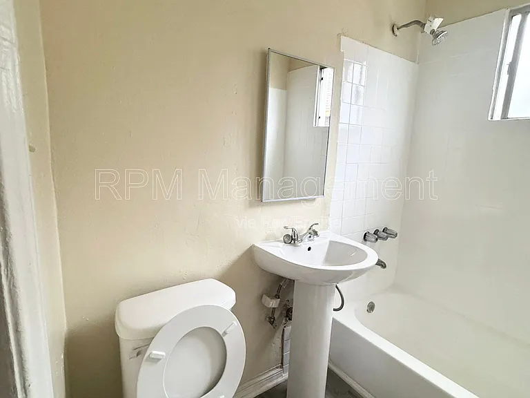 1154 S Normandie Ave #203 — Photo 5