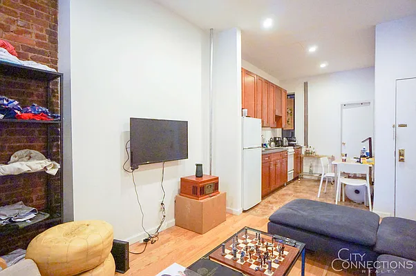 Rented by City Connections Realty | media 28