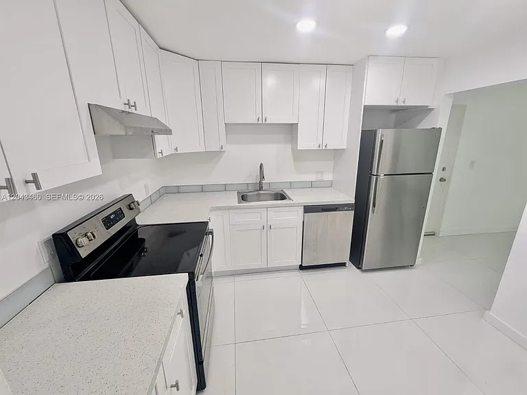 700 SE 2nd Ave #313 — Photo 6