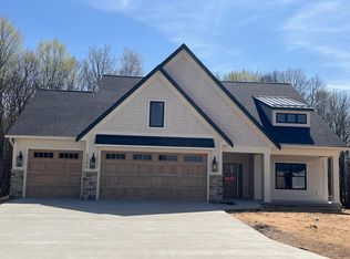 3340 Ravinewood Ct #16, Jenison, MI 49428