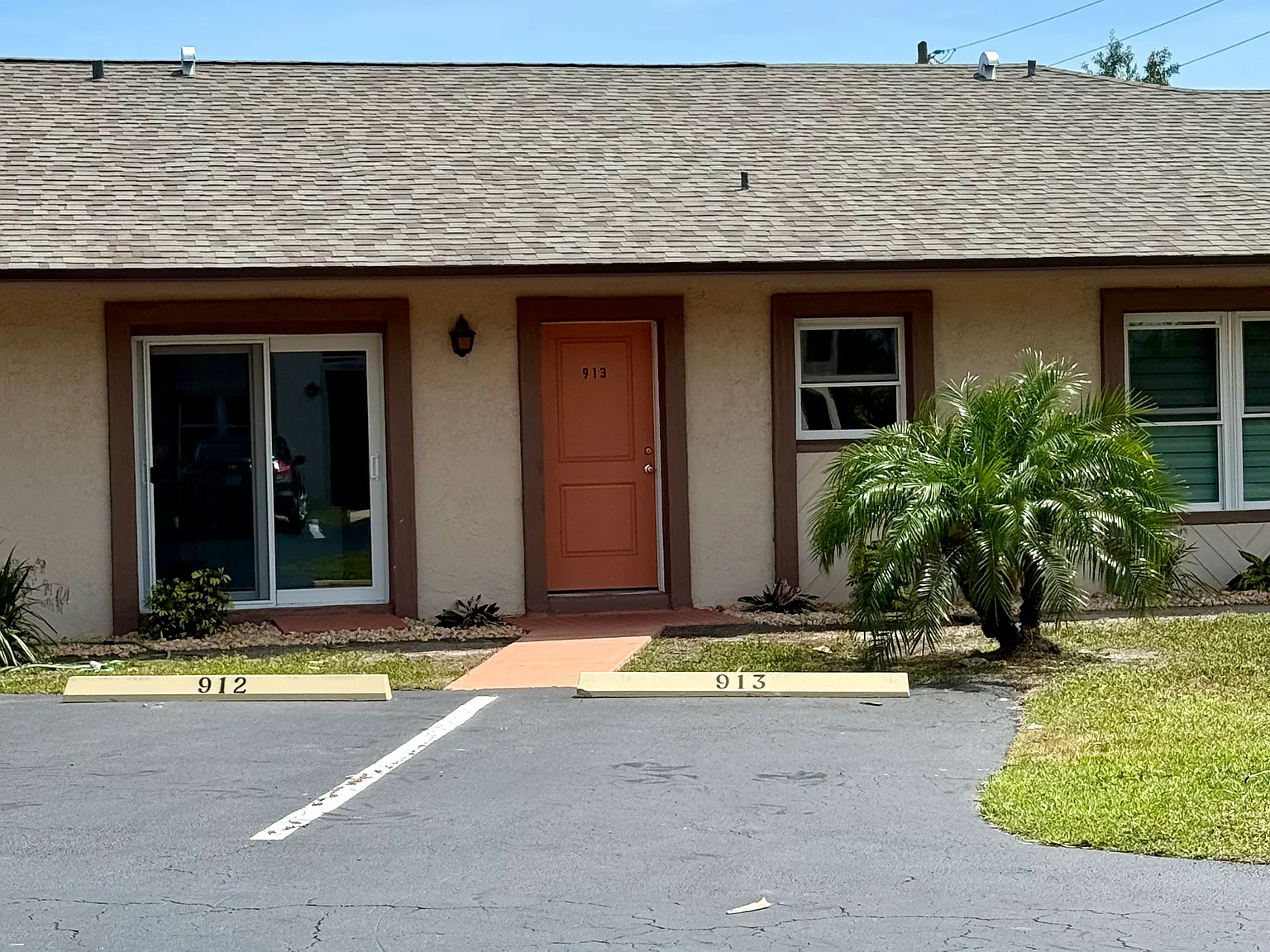 2 bed, 735 sqft, $1,350 — Photo 2
