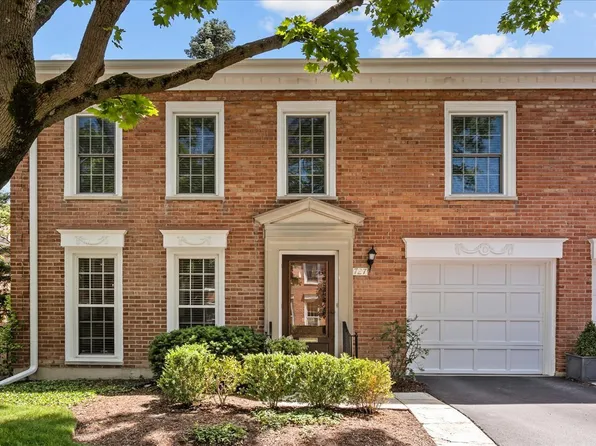 727 Raleigh Ct, Northbrook, IL 60062