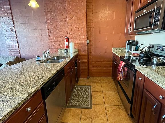 4th image of 305 S Lincoln St APT D