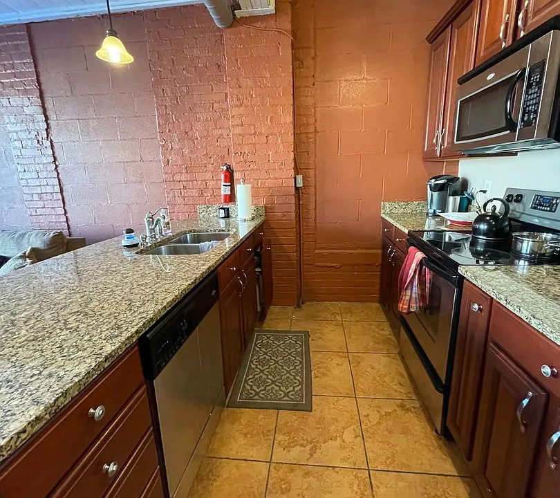 305 S Lincoln St #D