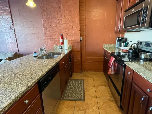 305 S Lincoln St APT D, Bloomington, IN 47401