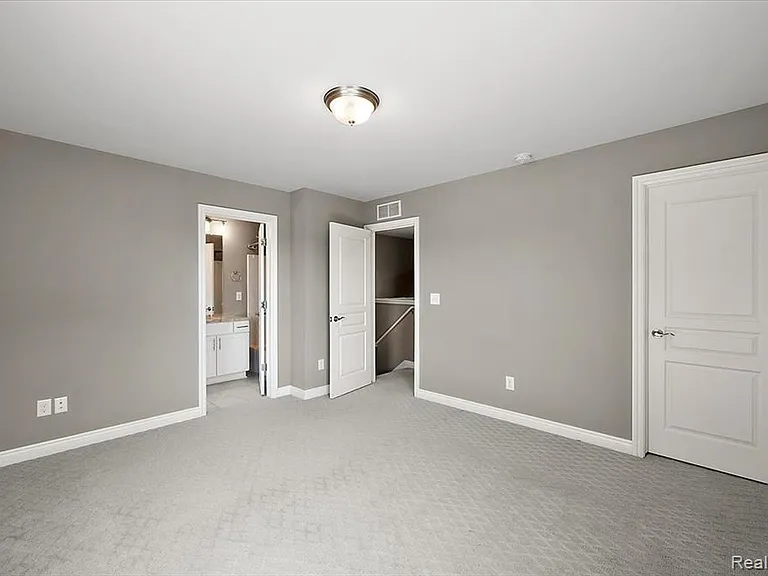 2877 Hartwick Dr — Photo 29