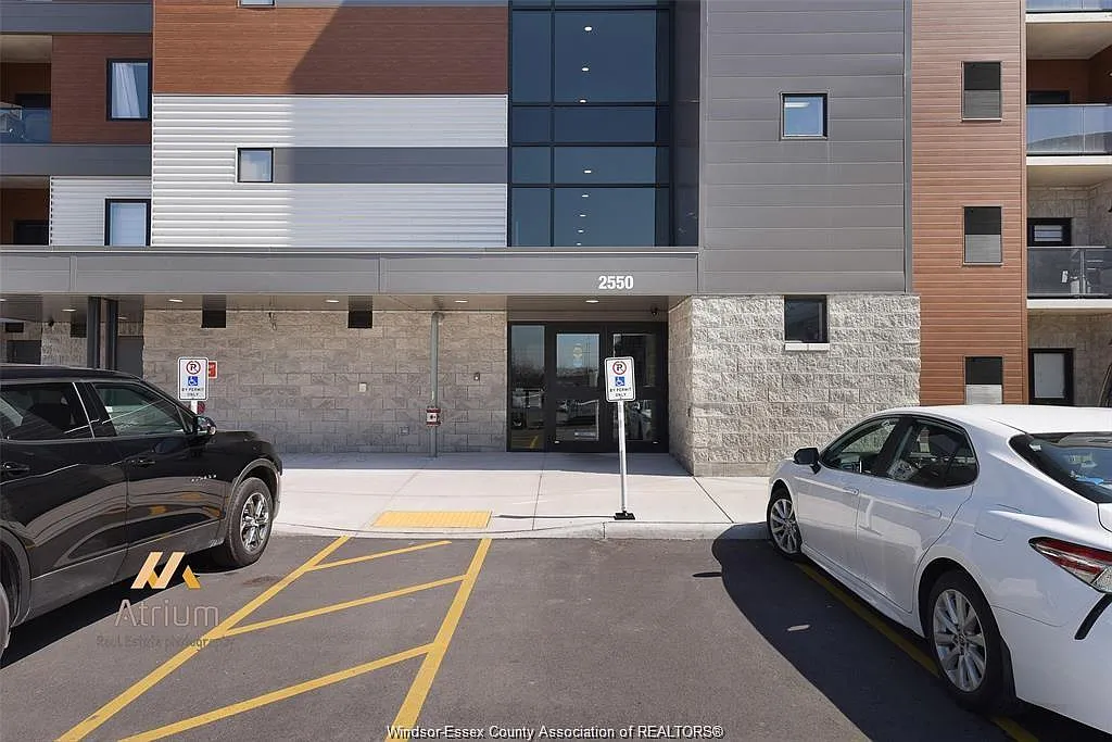 2 bed, 2.0 bath, 1129 sqft, $2,300 — Photo 2