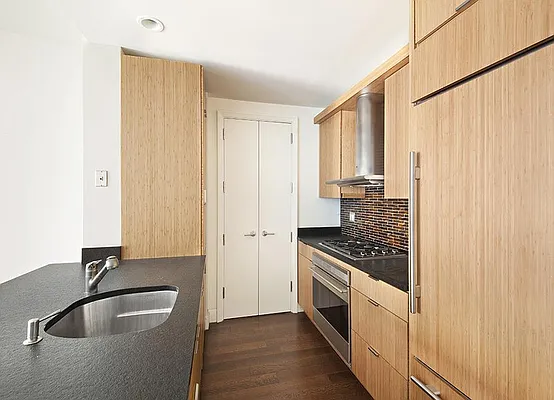 Sold by Warburg | media 9