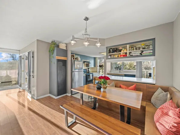 71 Jamieson Ct, New Westminster, BC V3L 5R4