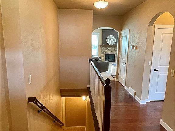 Open stairs to lower level