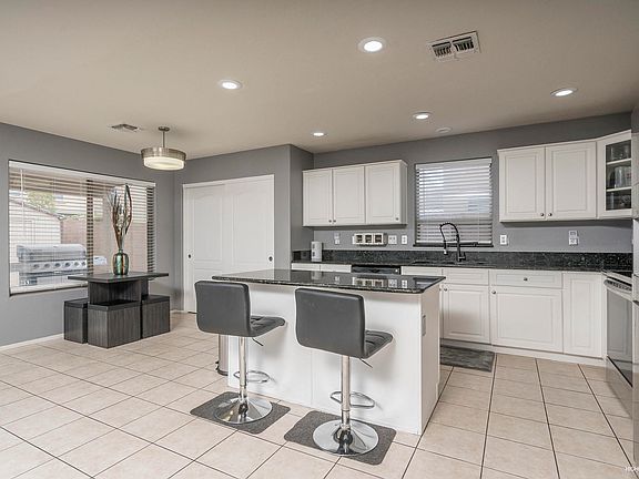 3rd image of 5544 W Southgate Ave