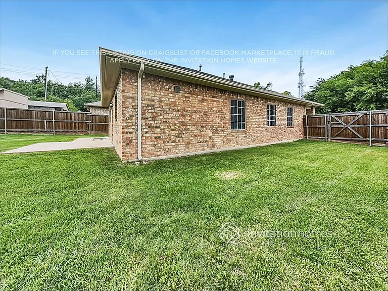 304 E Ross Ave — Photo 18
